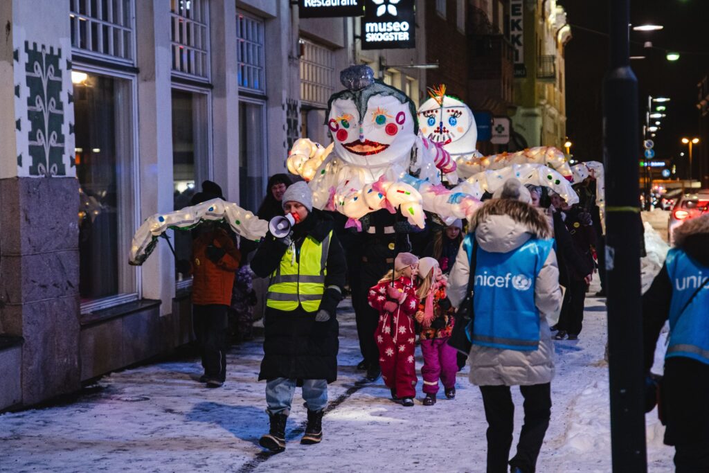 Kuva vuoden 2024 Valokaravaani-kulkueesta