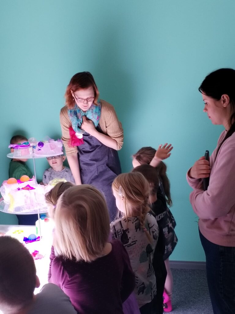 Juhlat teos rakennetaan lasten ja nuorten kanssa